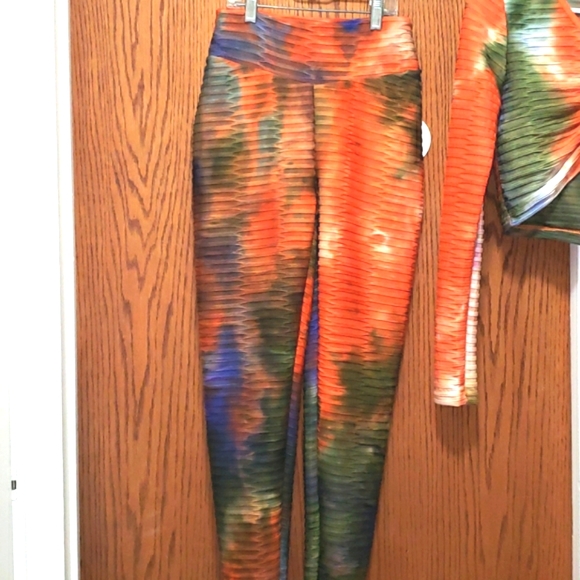 Crop Top 2-Piece Set - Picture 3 of 5